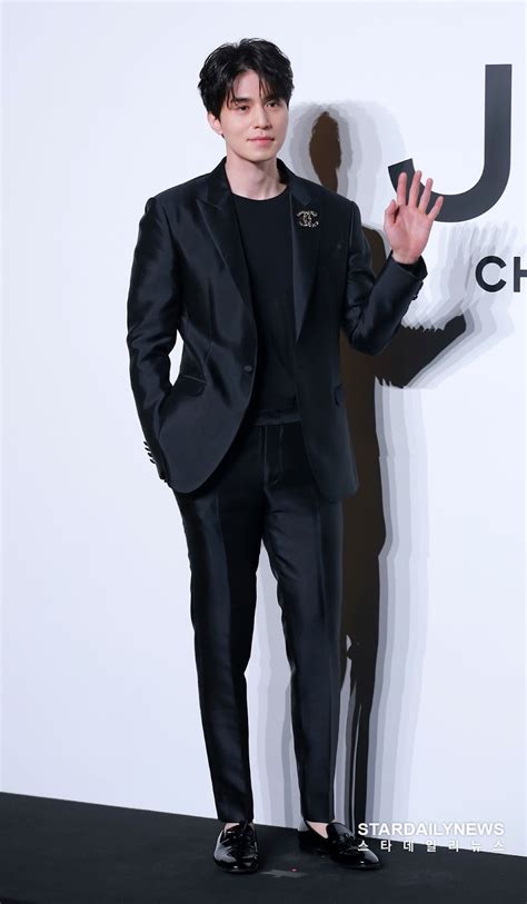 Lee Dong Wook in All Black is the Only Thing We Need to See .